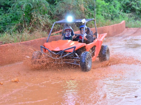 Tours de Nuit Uniques (Buggies + Grotte + Carnaval)